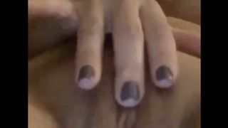 Sarahj69 rubbing her pussy hard